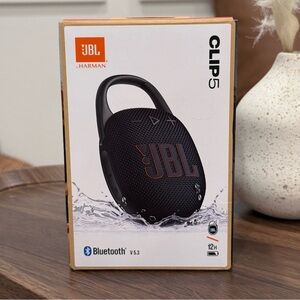 JBL Clip 5 - Ultra-portable waterproof speaker - Black